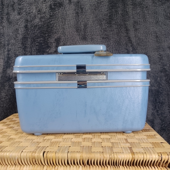 Samsonite Bags Vintage Samsonite Royal Travler Cosmentic Train Case W Mirror And Tray Poshmark
